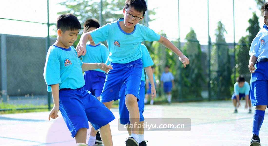 细线网格与橙色轮次节点组成的历史轮次检索抽象纹理